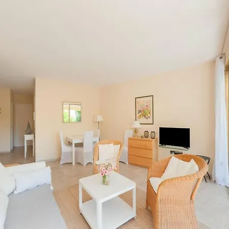 Apartment Les Oliviers, Swimming Pool And Parking Cannes