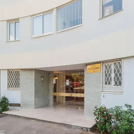 Les Oliviers, Swimming Pool And Parking